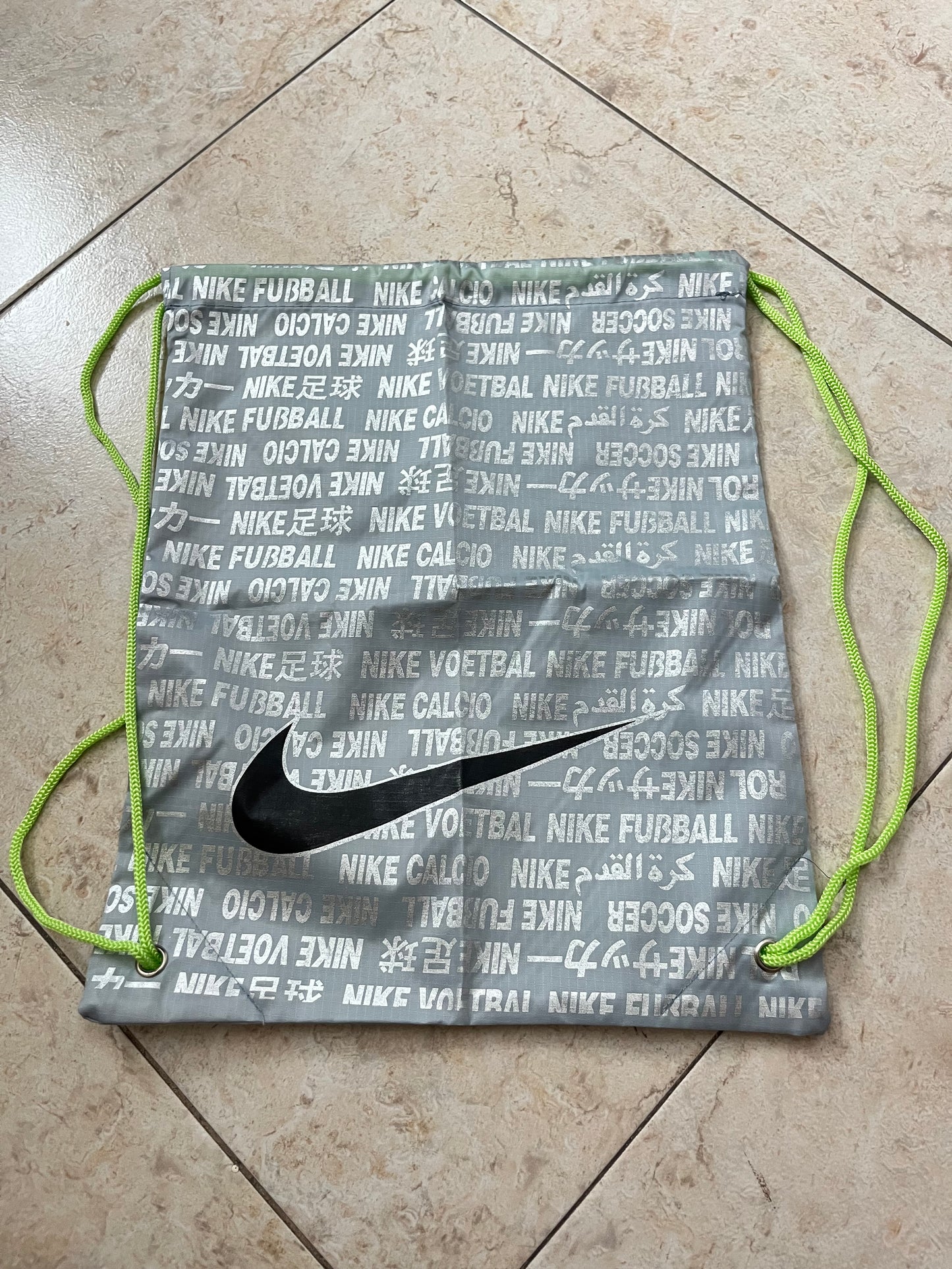 Nike Phantom 6 Low Cromo (Stock)
